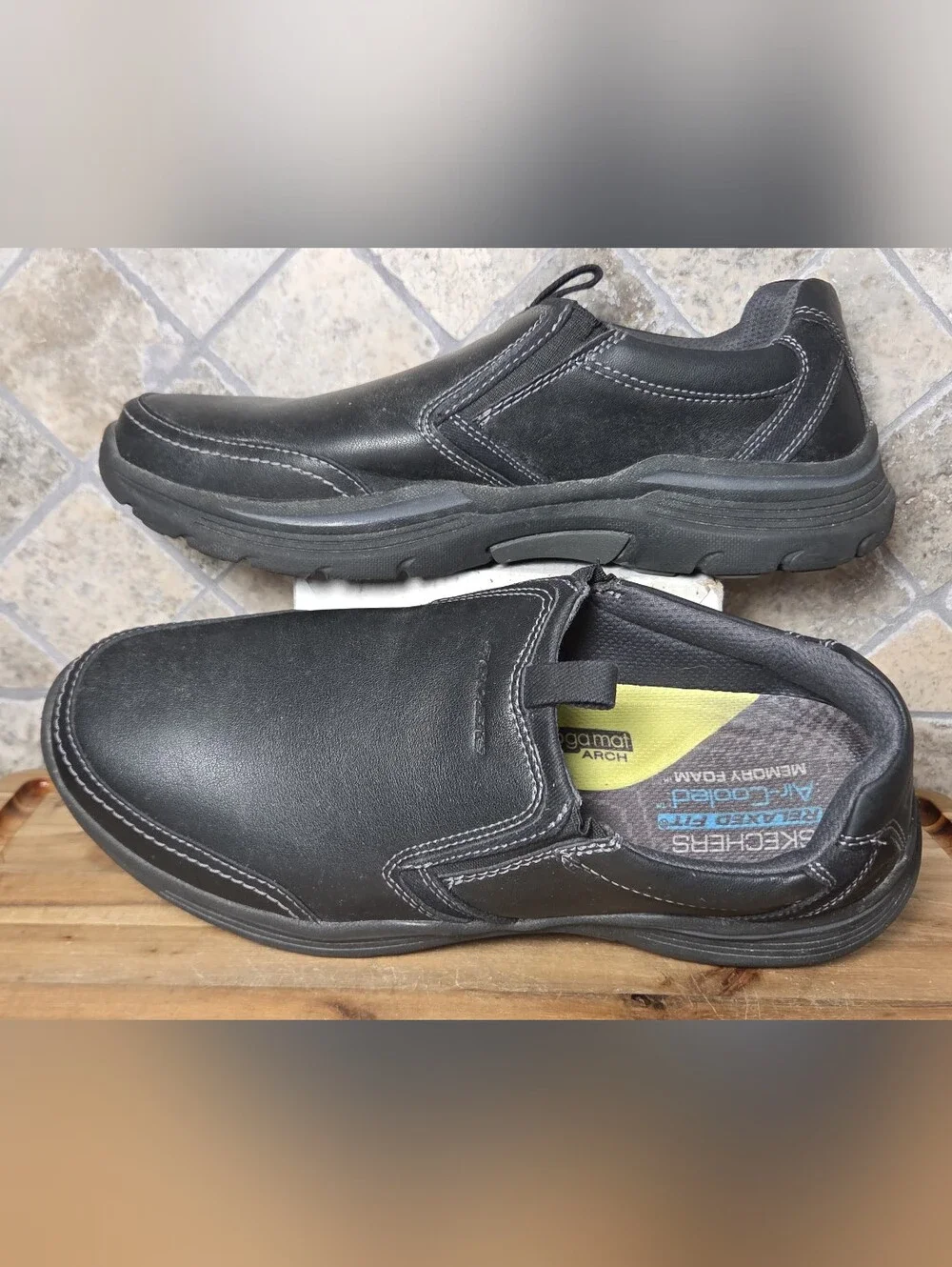 Skechers Mens Relaxed Fit Leather Slip On Loafers Black Size 10.5 Versatile